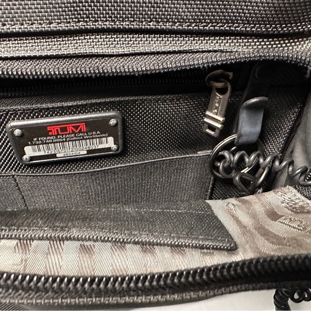 Tumi Alpha 2 Expandable Laptop Briefcase Mens Black Ballistic Nylon Business